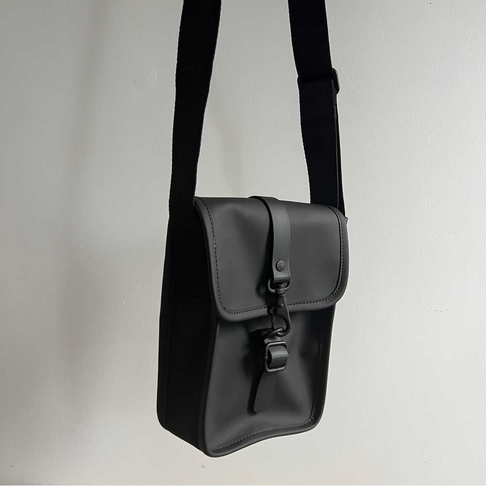 Rains Flight Bag in Matte Black (new w/o tags)